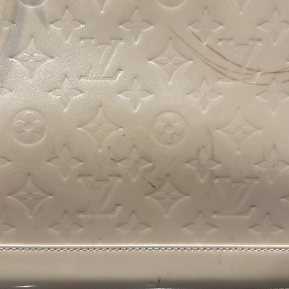 Louis Vuitton Authentic Alma Bag - Cream Patent Leather (Large) - Picture 10 of 17